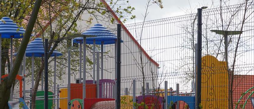 Po wypadku w przedszkolu. Dziewczynki są już w domu
