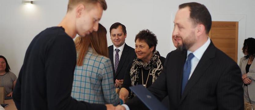Prawie półtora miliona w osiem minut. Rozdali nowym przedsiębiorcom