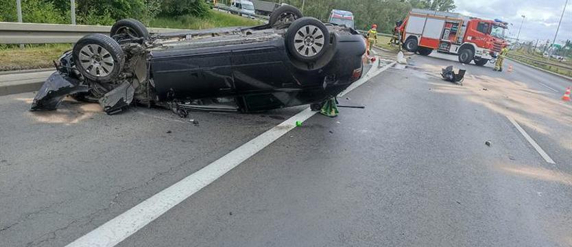 Dachowanie na Hangarowej. Kierowca z promilami