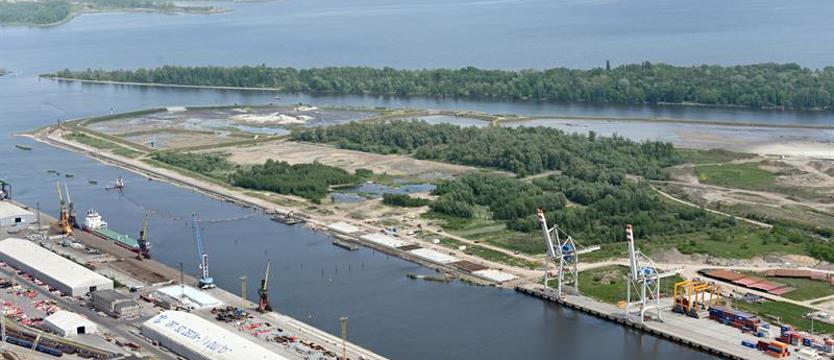 Nowe nabrzeża przy Kanale Dębickim. W szczecińskim porcie budują i pogłębiają
