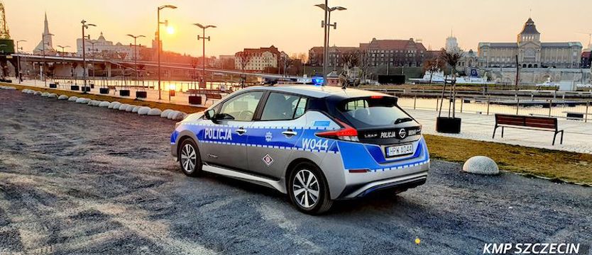 Szczecińscy policjanci eskortowali rodzącą kobietę na porodówkę