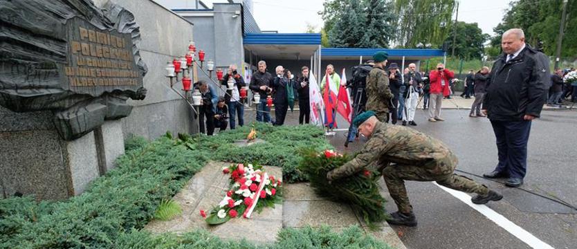 41. rocznica podpisania Porozumień Sierpniowych. Przemówienia i kwiaty przed stocznią