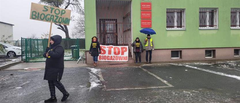 Wystraszył się protestujących?
