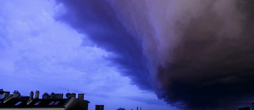 W piątek burze z gradem i bardzo silnym wiatrem. Możliwe są nawet trąby powietrzne