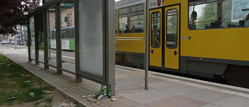 Bałagan przystankowy w ul. Jana Matejki w Szczecinie