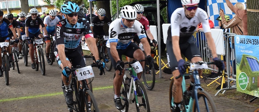XVI Maraton MTB - Gravel Wokół Jeziora Miedwie. Strażak był najszybszy
