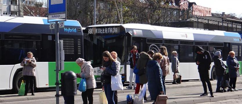Mniej kursów, zawieszone linie. Komunikacja w ferie i świąteczne dni