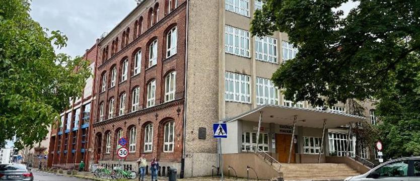 Wątki Osobiste w Książnicy Pomorskiej. Wystawa tkaniny artystycznej