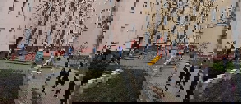 Wielkanocne szukanie jajek dla dzieci