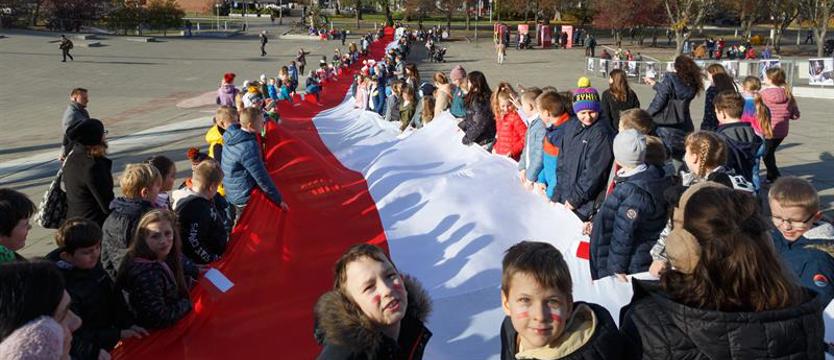 „Mazurek Dąbrowskiego” na placu Solidarności w Szczecinie
