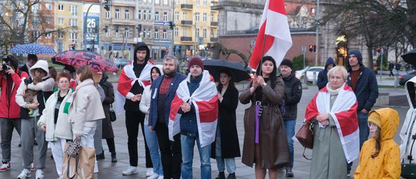 Białorusini świętowali Dzień Wolności na pl. Solidarności w Szczecinie