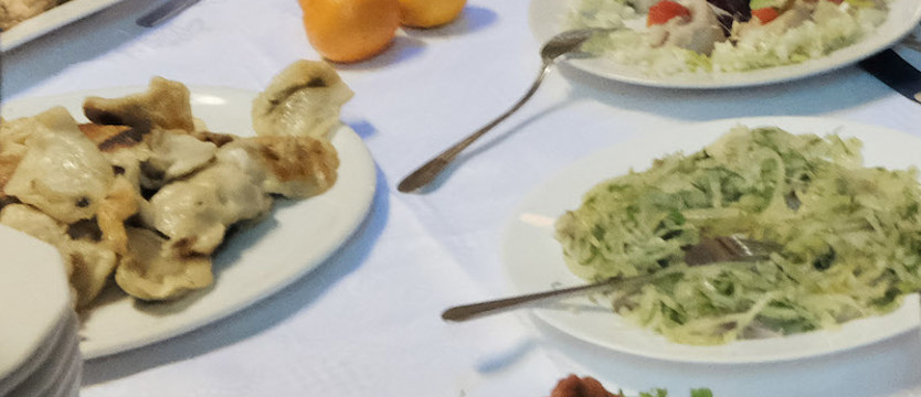 Barszczyk z uszkami przed pierogami w naszej świątecznej sondzie kulinarnej