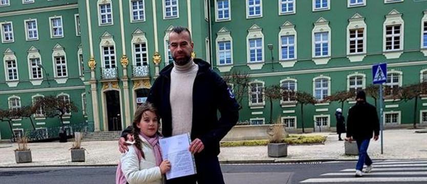 Przyjdź i pomóż Pawłowi!