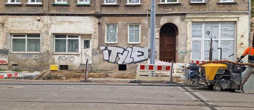 Niebezpiecznie na ul. Kolumba. Problemy z wyjściem i samochodami