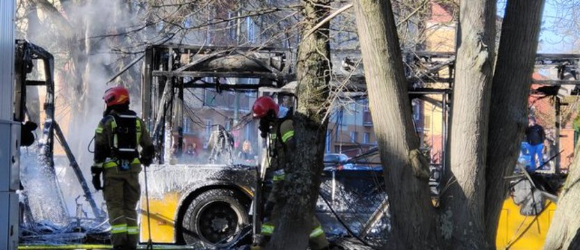 Pożar miejskiego autobusu w Stargardzie. Spłonął całkowicie