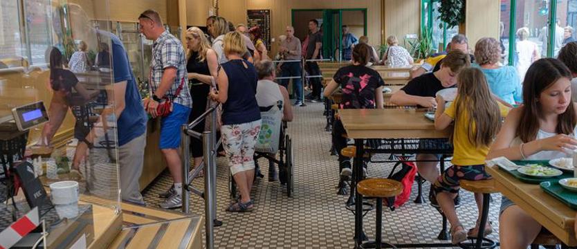 Przerażają wysokie koszty, inflacja, brakuje rąk do pracy. Gastronomia ledwo zipie