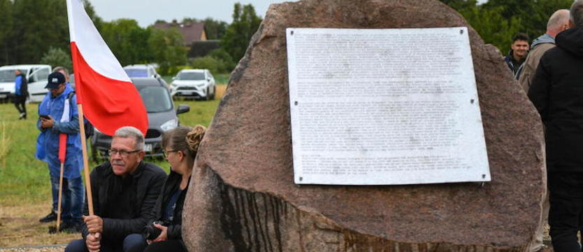 Rabin Schudrich wezwał IPN do sprostowania fałszujących historię inskrypcji w Jedwabnem