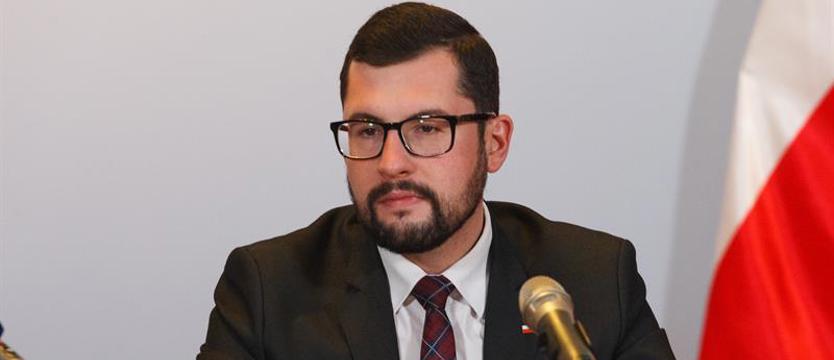 Są pieniądze na DPS-y. Wicewojewoda podpisał umowy