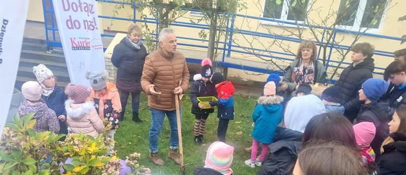 Krokusowe pole z „Kurierem". Kurs na Staw Brodowski