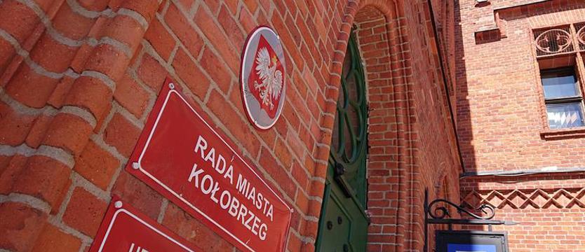 Zadał niewygodne pytanie i ściągnął na siebie gniew. Szykanują młodego radnego?