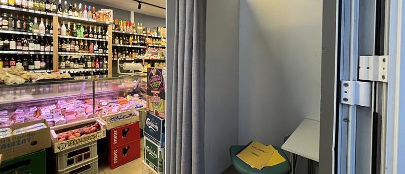 Ominęli nocną prohibicję. „Bar” za kotarą