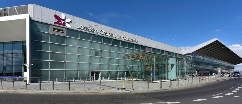 Zarzuty dla zatrzymanego na lotnisku pasażera z RPA z granatem w bagażu