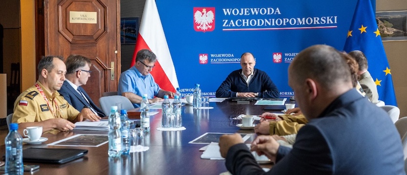 Śnięte ryby w Odrze. Narada u wojewody