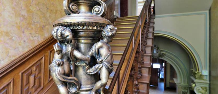 W święto miłości dla zakochanych w czytaniu