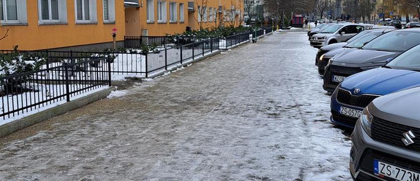 Odśnieżanie w Szczecinie. Jezdnie ok, z chodnikami gorzej