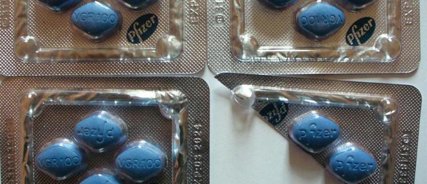Anaboliki, na potencję, HIV i pasożyty. Coraz więcej nielegalnych leków
