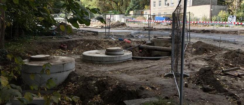 Rondo w Zdrojach z obsuwą