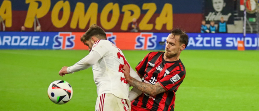Piłka nożna. Pogoń zatrzymała lidera