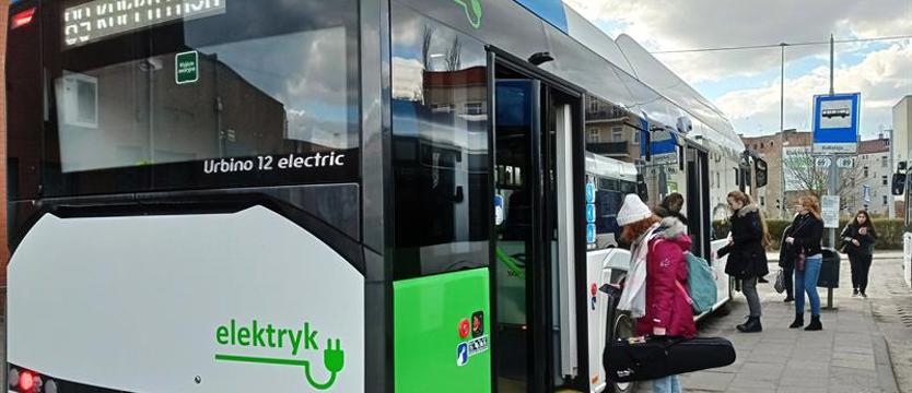 Najnowszy tabor SPAK. Krótkie elektryki na liniach
