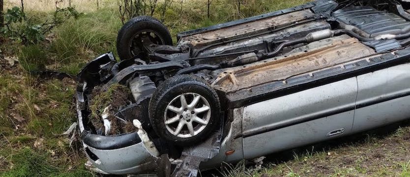 Samochód dachował niedaleko Mirosławca