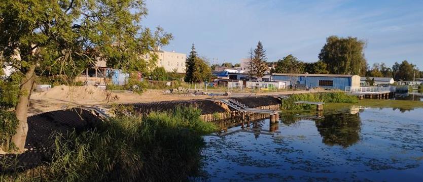 Rewitalizacja terenów nad Łarpią wciąż za wolno. Do końca września nie zdążą