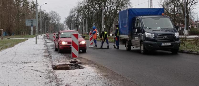 Asfaltowanie w alei Wojska Polskiego na finiszu