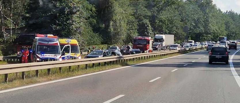 Noga z gazu! Kolejna kolizja na A6