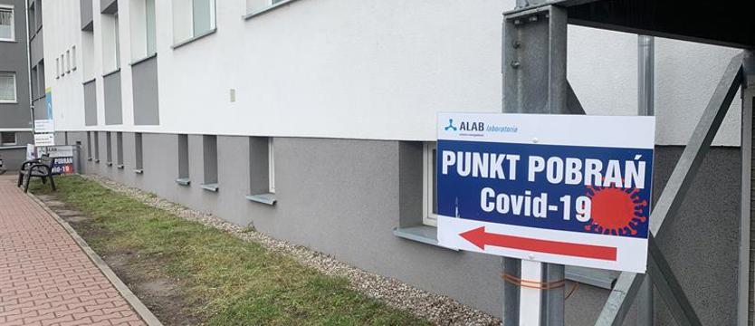 Przeszło 2300 przypadków koronawirusa w środę w regionie. Zmarło 16 osób
