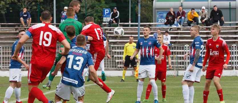 Piłka nożna. Derby dla Iskierki i 4 gole Pożyczki
