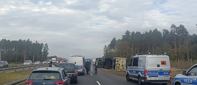 Utrudnienia na S3. Przewróciła się ciężarówka