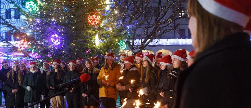 Świątecznie na Zamku Książąt Pomorskich w Szczecinie. Iluminacje i jarmark