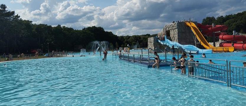 Ostatnie dni na plażowanie. Jak długo otwarte będą szczecińskie kąpieliska?