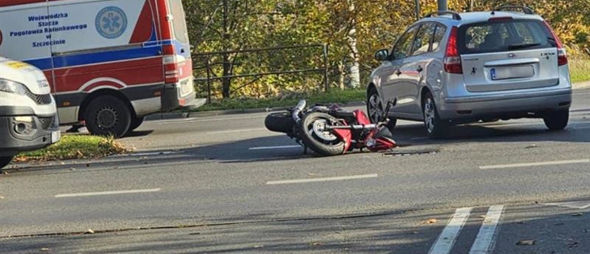 Wypadek z udziałem motocyklisty. Ostrożnie na ul. Bogumińskiej w Szczecinie