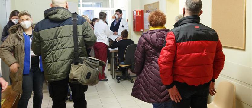 Lekarze, pielęgniarki, ratownicy. Szczepienia grupy „zero”