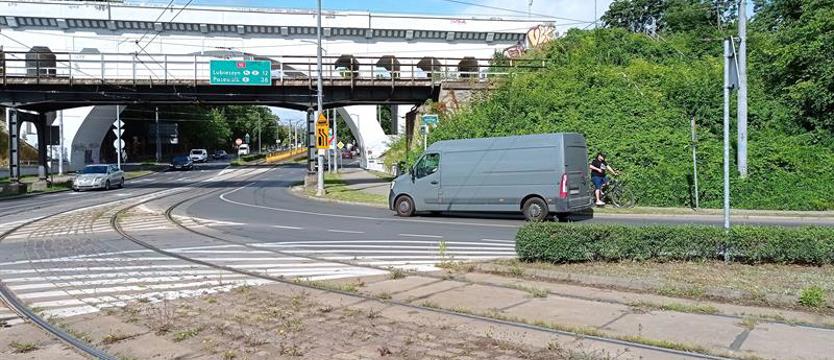 Firm mało, oferty drogie. Otoczenie SKM z wydatkami ponad plan
