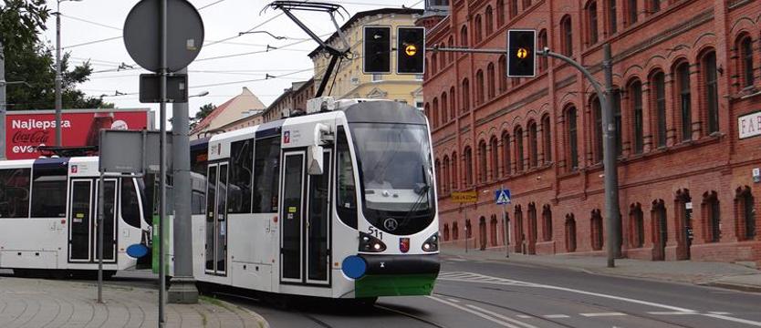 Szyny i krzyżownice w torowiskach tramwajowych do regeneracji