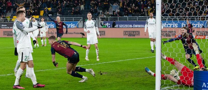 Piłka nożna. Z Koroną Kielce o awans na podium