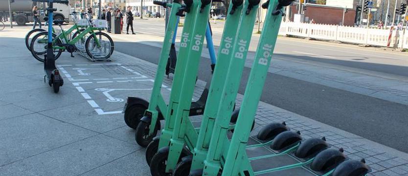 Parkingi dla hulajnóg. Dodatkowe oznakowanie na ulicach