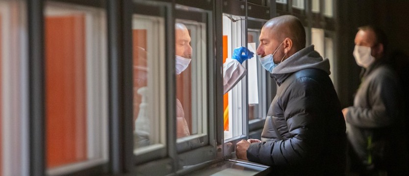 W niedzielę w regionie 895 nowych zakażeń