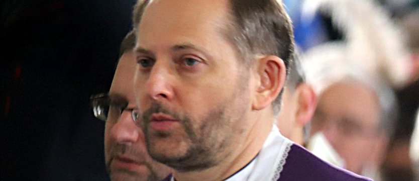 Rzecznik KEP: Utrzymanie rygoru 1 osoby na 15 m2 w kościołach budzi wątpliwości